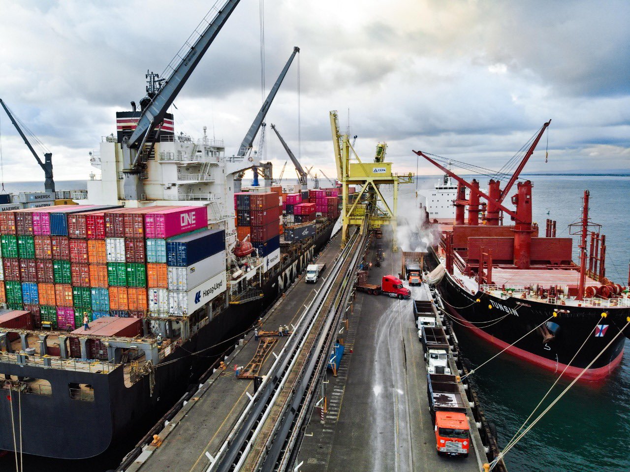 Buque cargado de alimentos atracó hoy en el Puerto de Acajutla buque-cargado-de-alimentos-atraco-hoy-en-el-puerto-de-acajutla